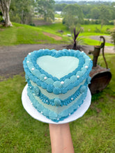 Load image into Gallery viewer, Pearly Heart Cake
