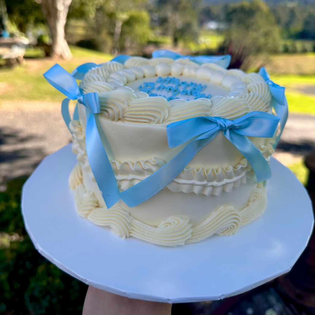 Bow Vintage Cake