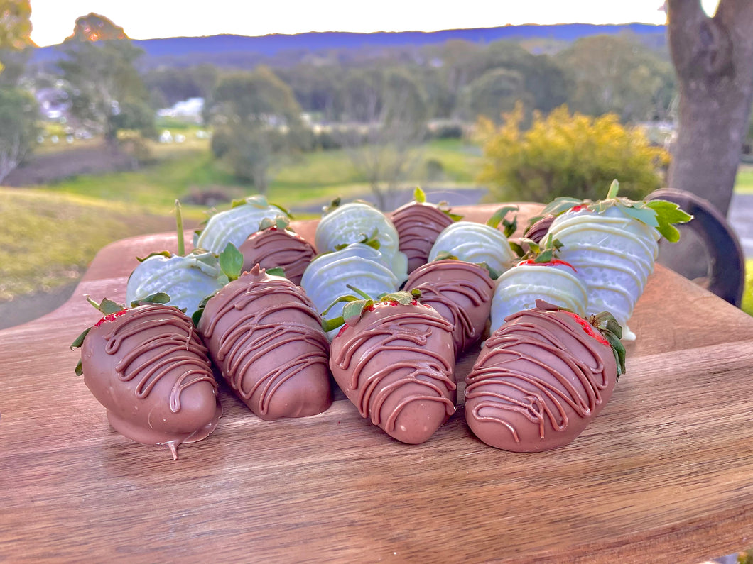 Chocolate Dipped Strawberries (12pack)